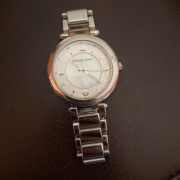 💯 Authentic Michael Kors No. MK5070 - Picture 2 of 7